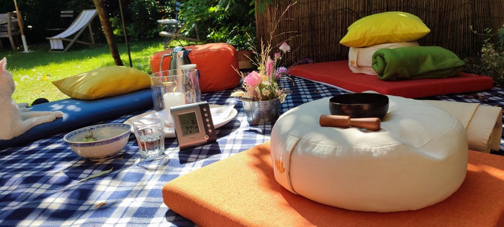 Bei schönem Wetter sind wir im Garten.